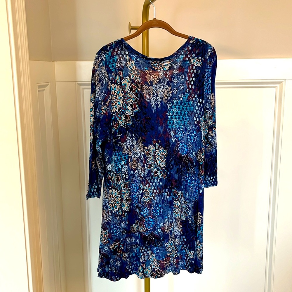 chelsea Studio Blue Floral Lace Hi-Low Tunic Top with pockets Sz M - Picture 3 of 7
